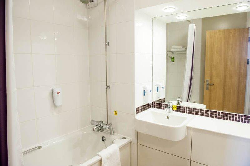 Premier Inn Premier Inn Southend Airport Екстер'єр фото