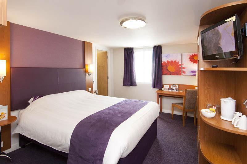 Premier Inn Premier Inn Southend Airport Екстер'єр фото