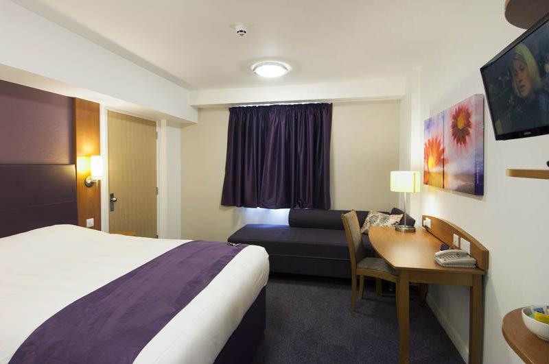 Premier Inn Premier Inn Southend Airport Екстер'єр фото